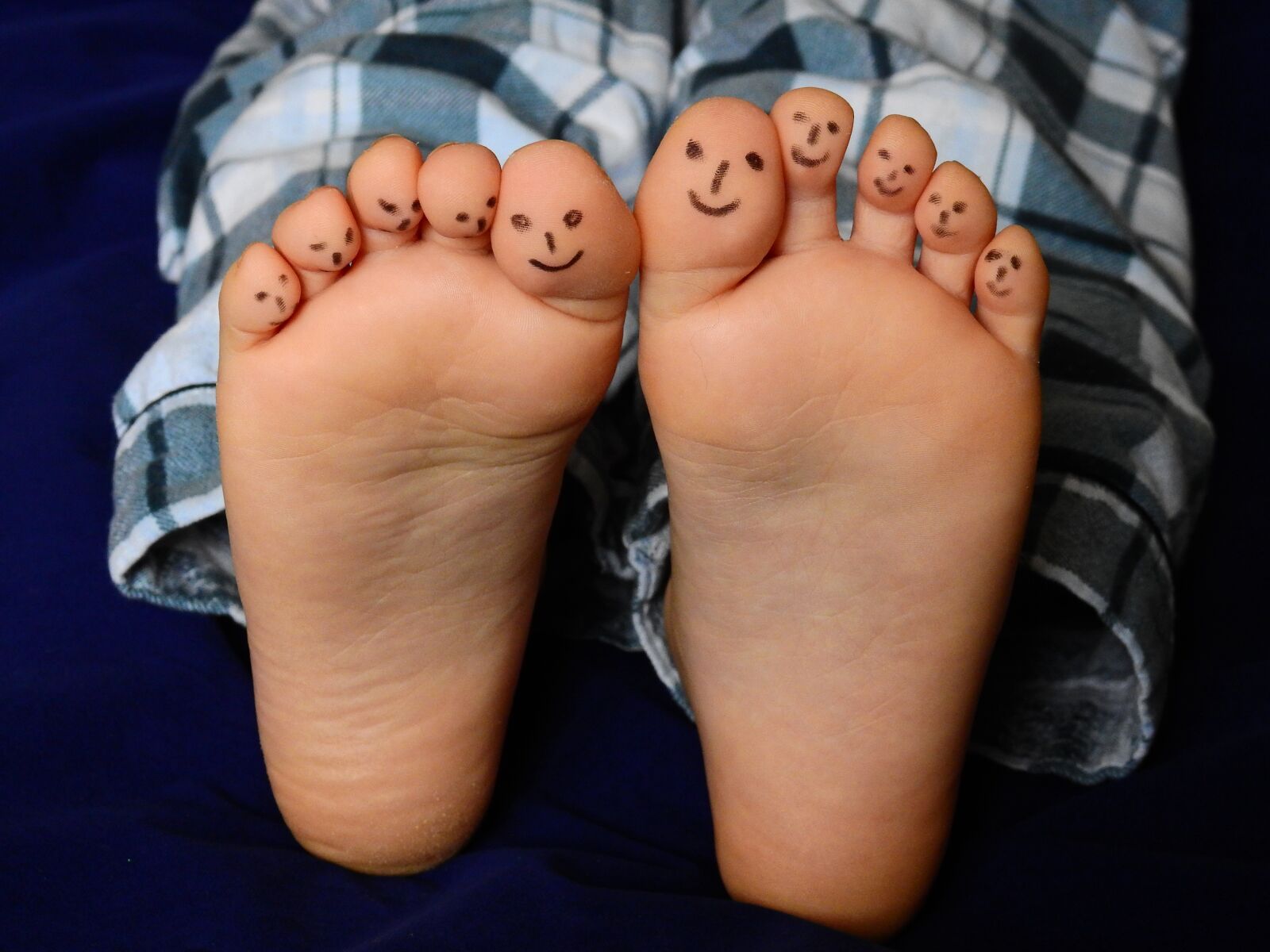 Nikon Coolpix P900 sample photo. Feet, ten, barefoot photography
