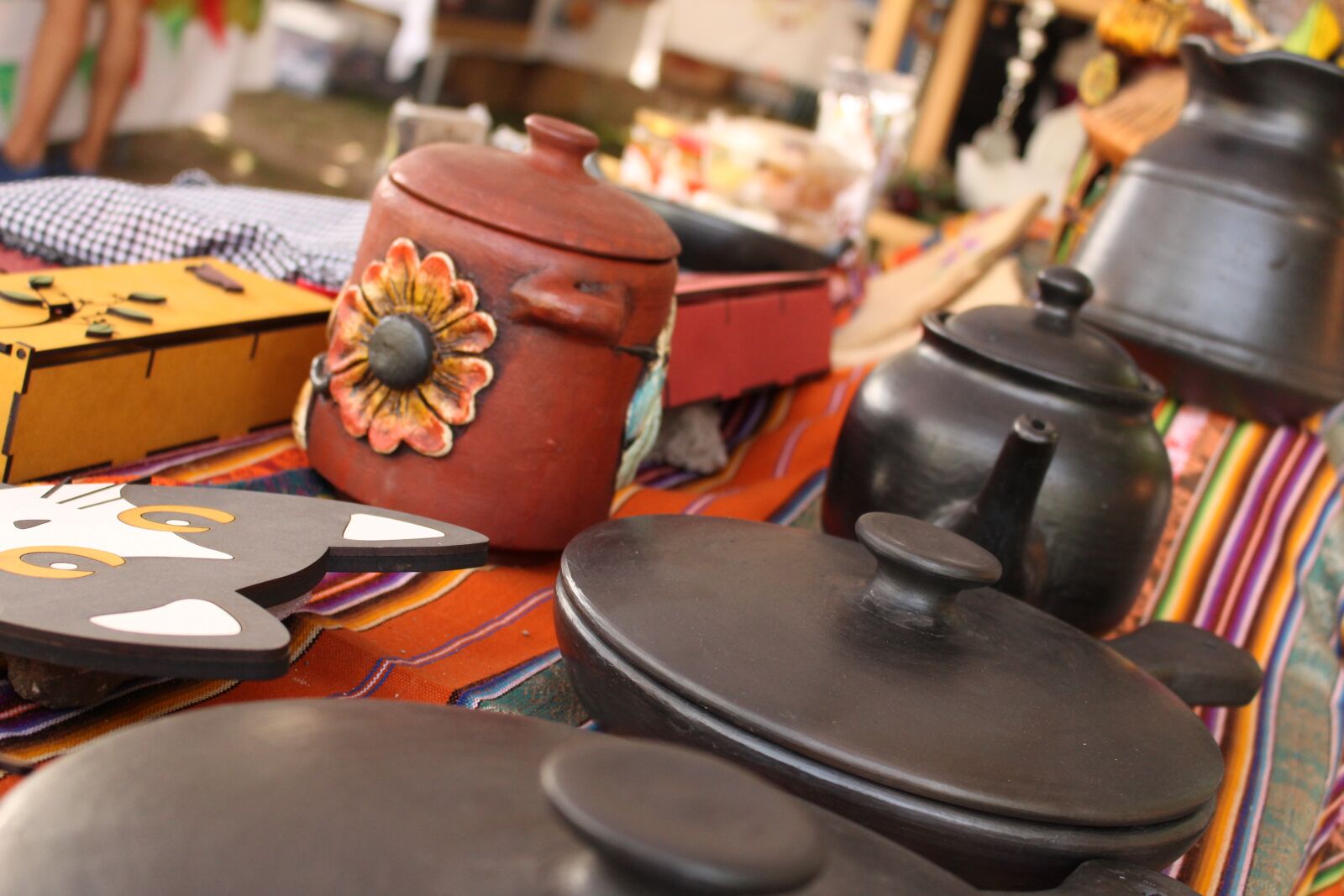 Canon EOS 700D (EOS Rebel T5i / EOS Kiss X7i) sample photo. Ceramic, pots, pottery photography
