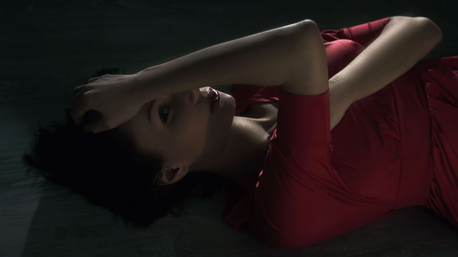 Canon EOS 60D sample photo. Girl, dress, incision photography