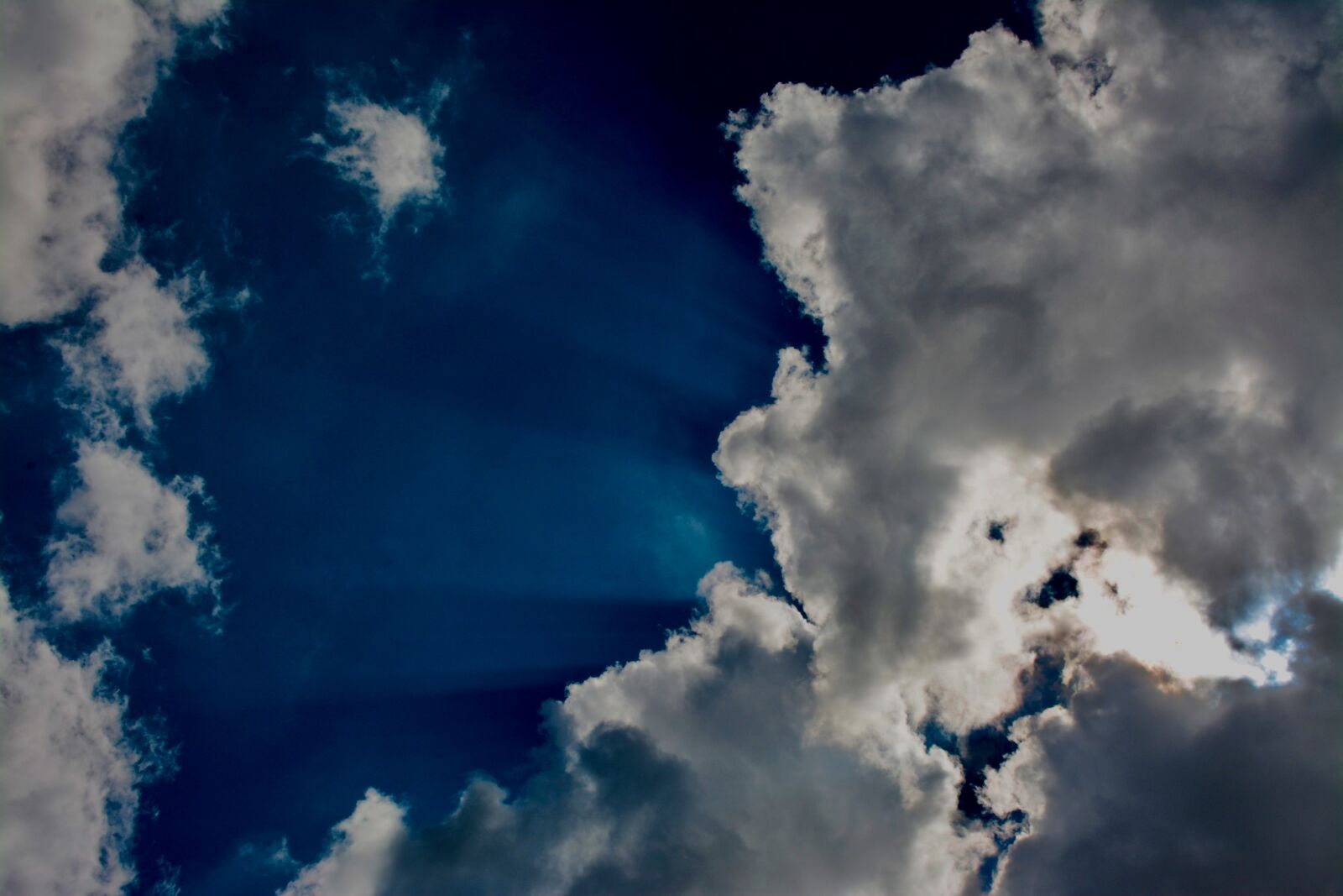Nikon D7100 sample photo. Clouds, rays, space photography