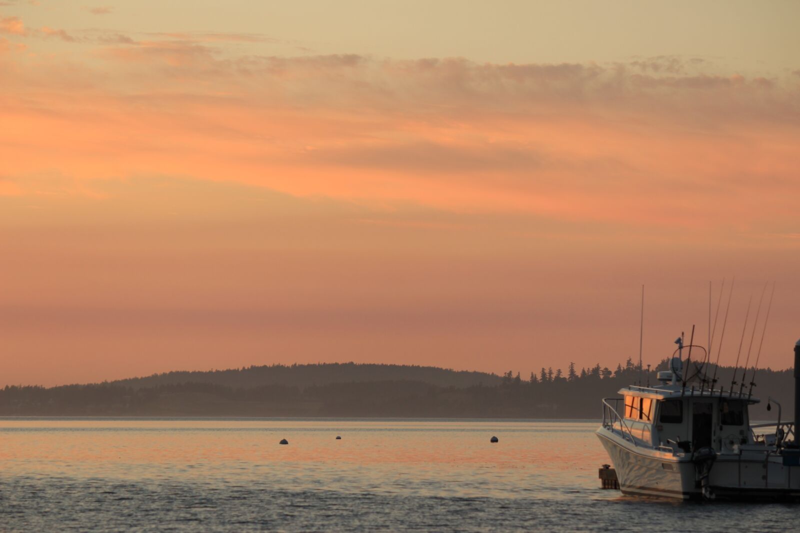 Canon EOS 600D (Rebel EOS T3i / EOS Kiss X5) sample photo. Dusk, boat, marine photography