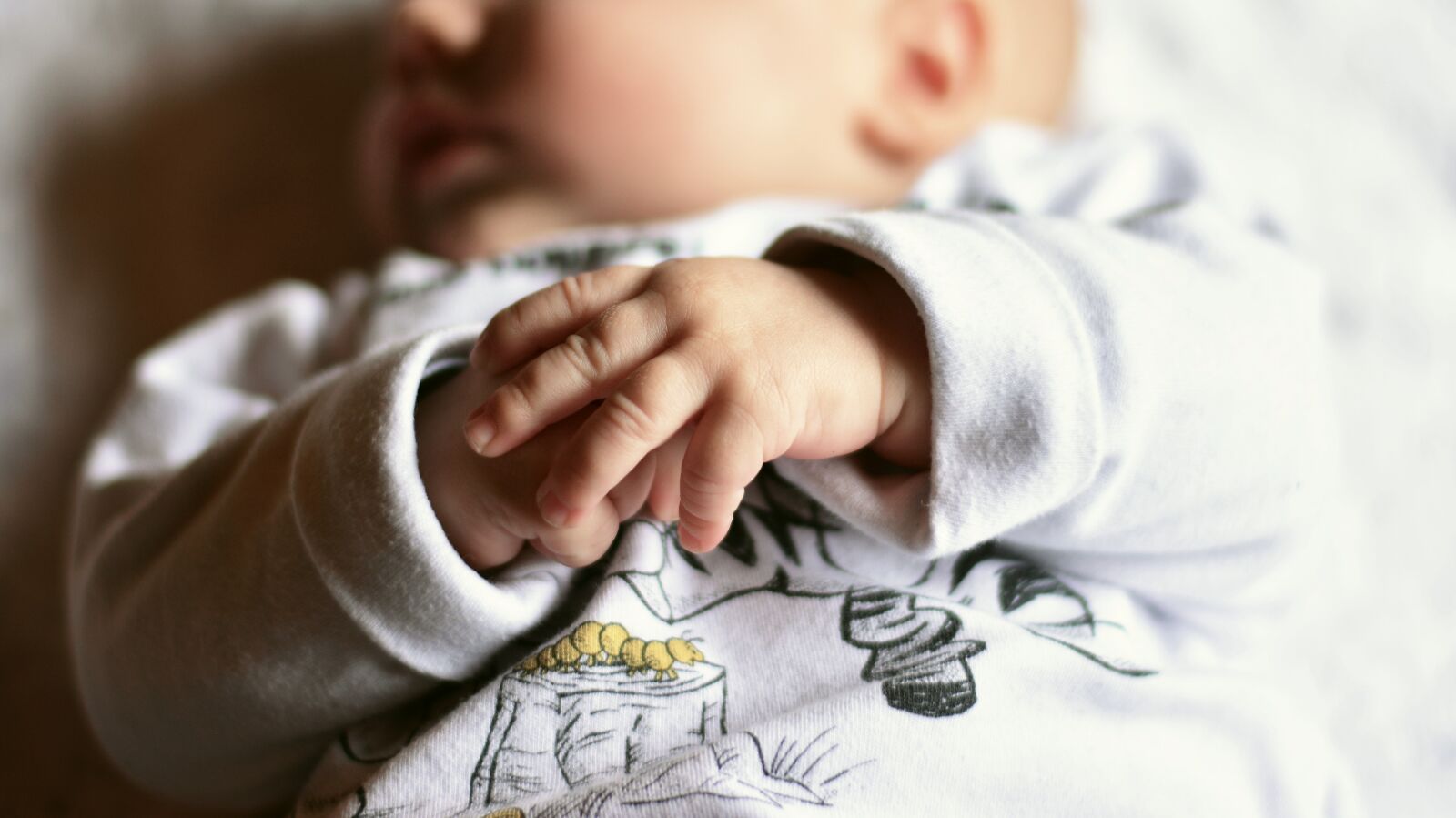 Nikon D5200 sample photo. Baby, hands, small child photography