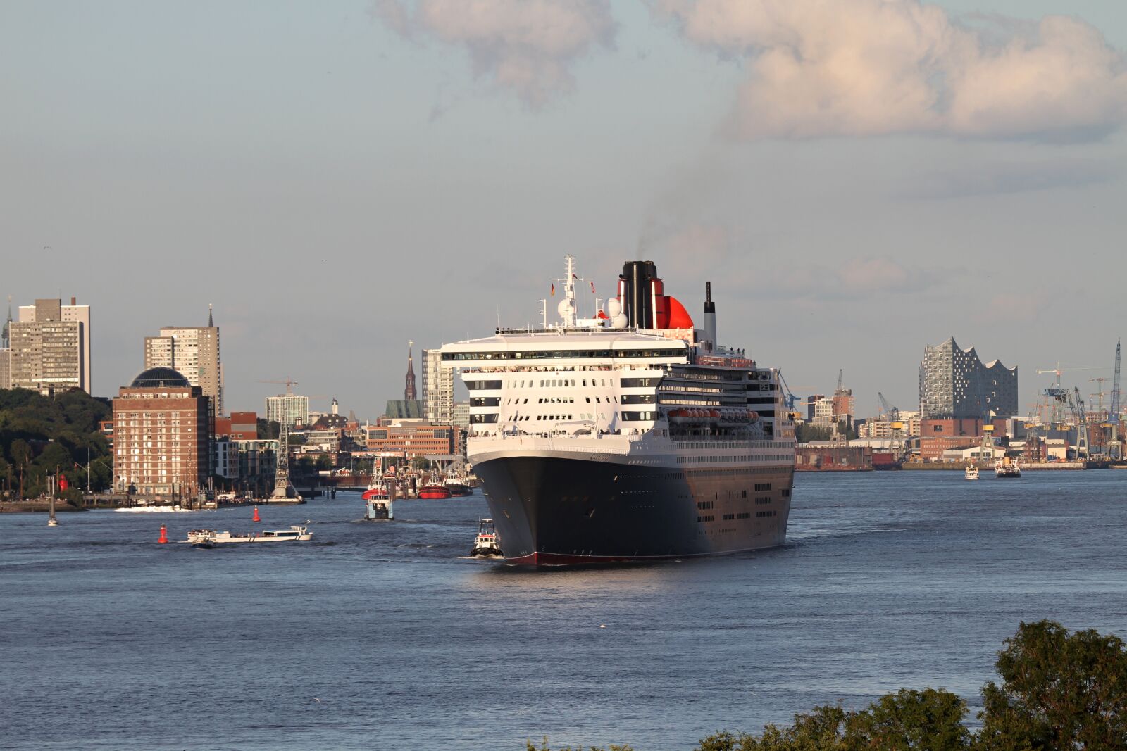 Canon EOS 7D sample photo. Queen mary, hamburg, elbe photography
