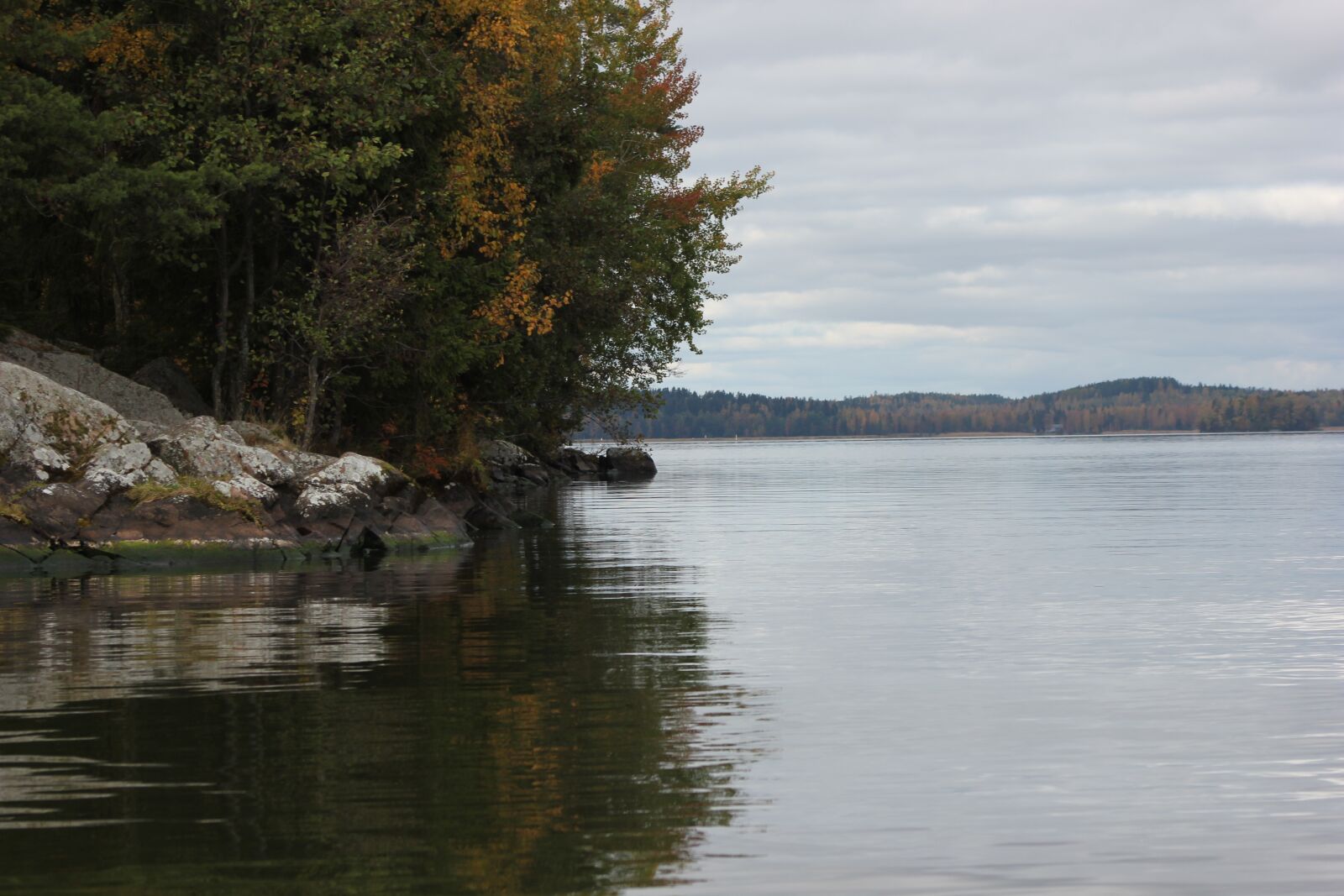 Canon EOS 550D (EOS Rebel T2i / EOS Kiss X4) sample photo. Rock, beach, finnish photography