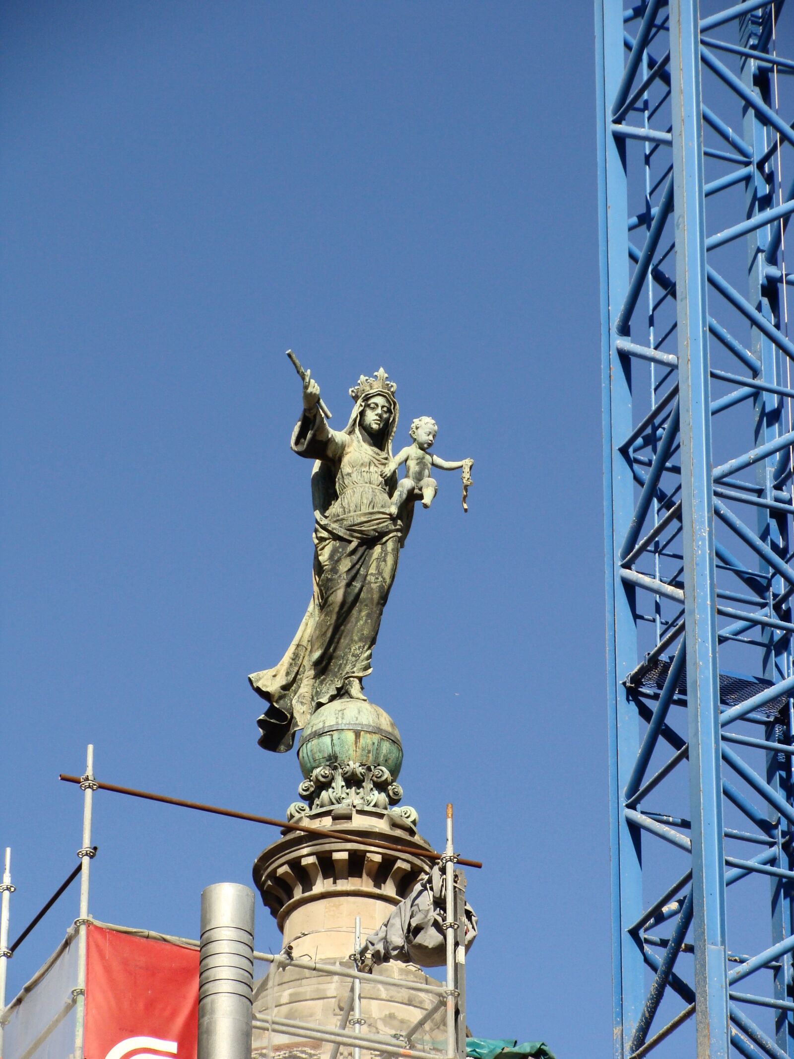 Sony Cyber-shot DSC-H10 sample photo. Madonna, statue, christ photography