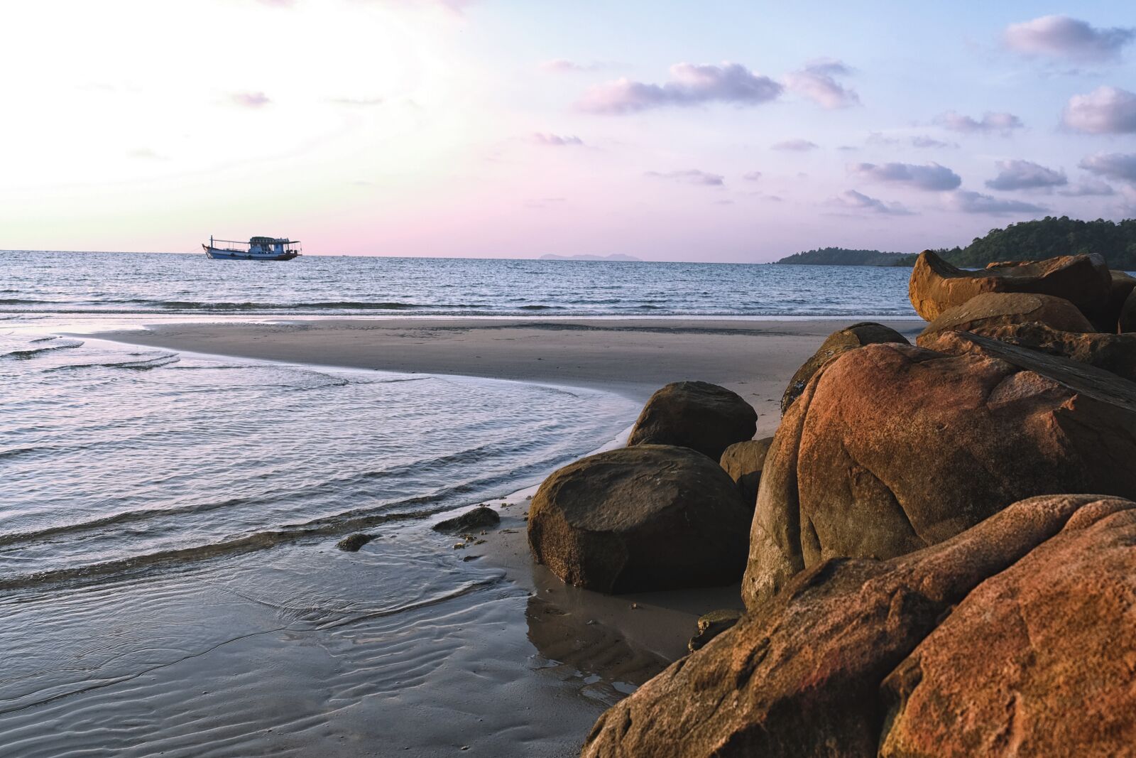 Fujifilm X-T10 sample photo. Sea, rock, beach photography