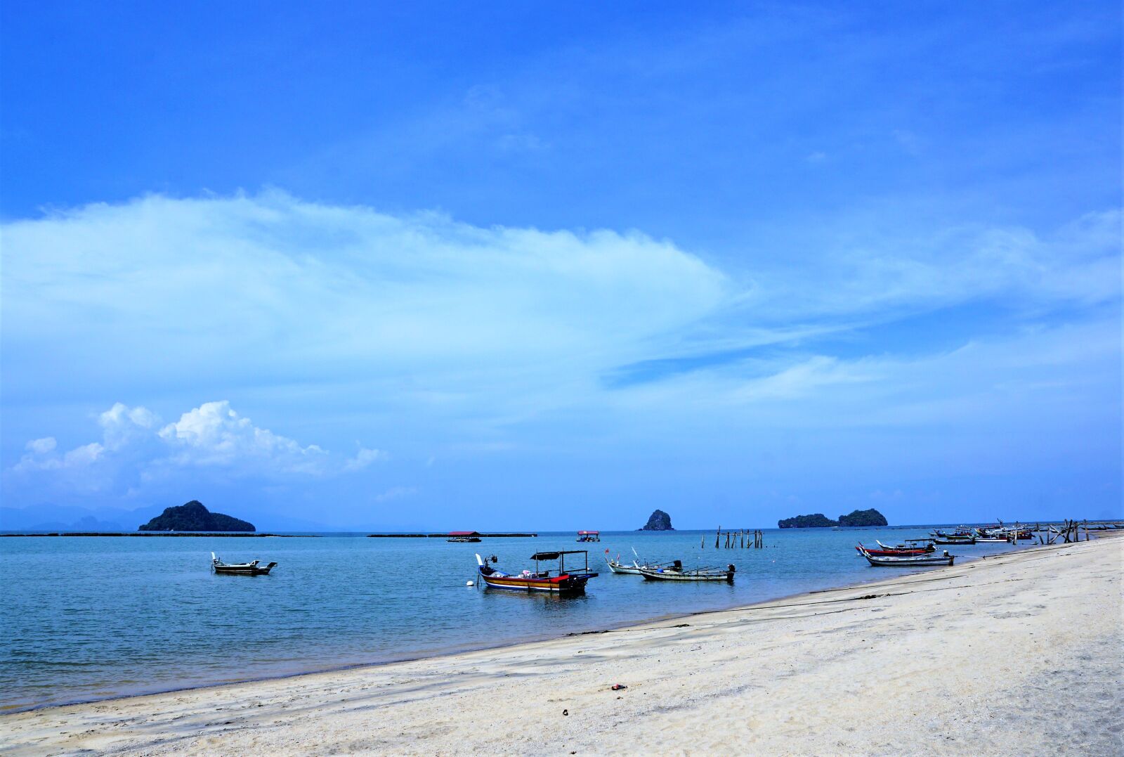 Sony DT 16-50mm F2.8 SSM sample photo. Waters, sea, beach photography