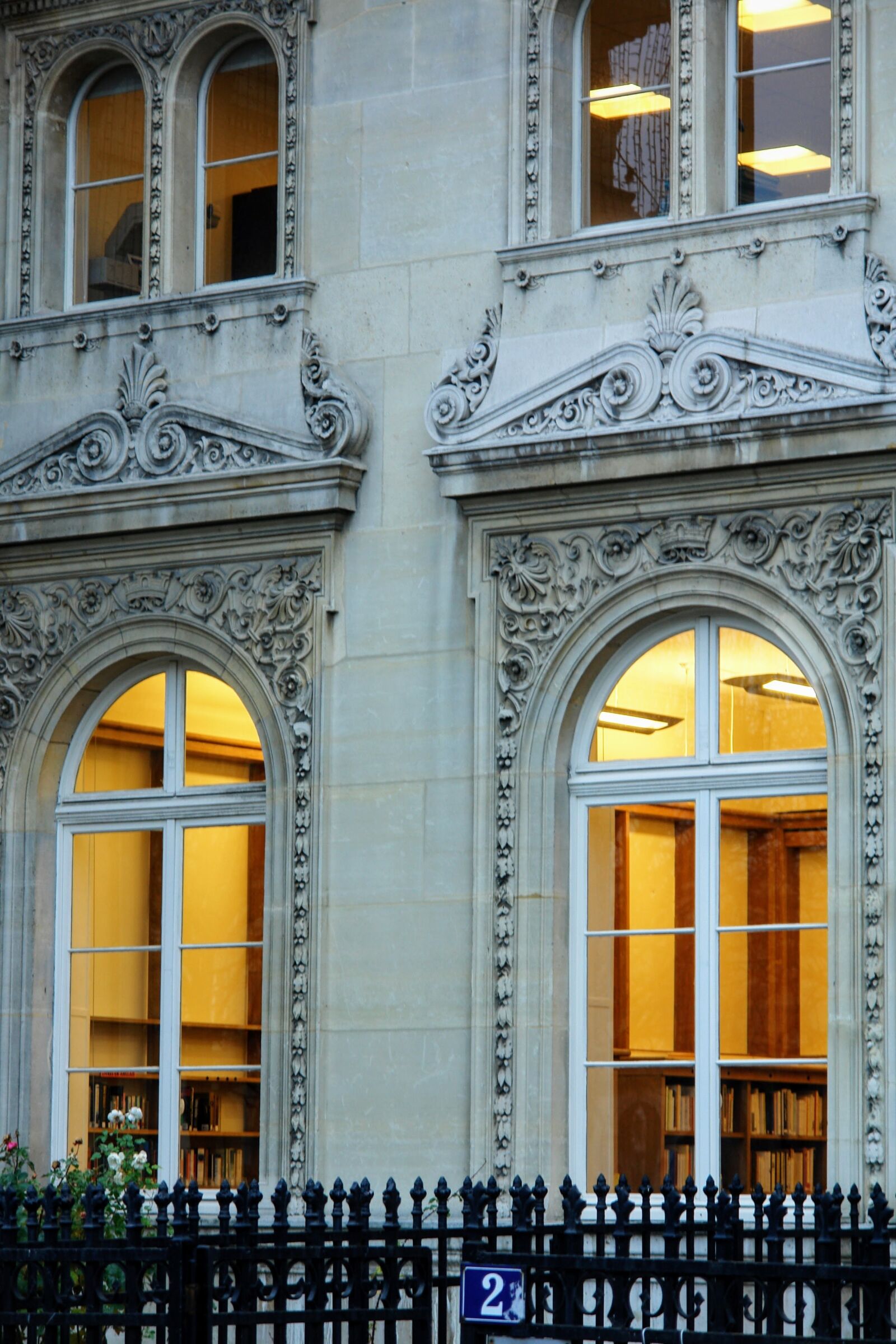 Sony DSC-R1 sample photo. Paris, facade, architecture photography