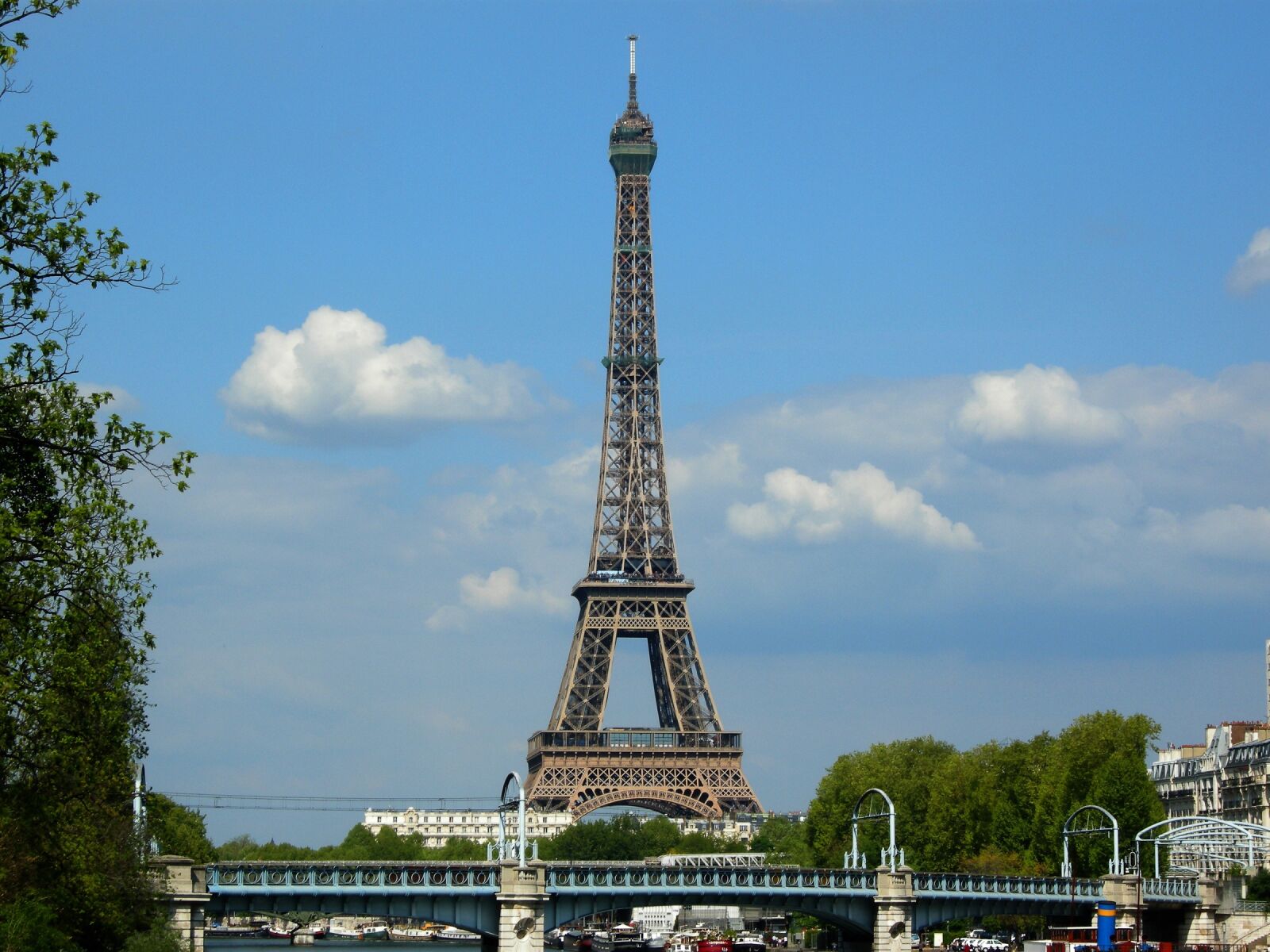 Nikon COOLPIX P5100 sample photo. Eiffel tower, landmark, architecture photography
