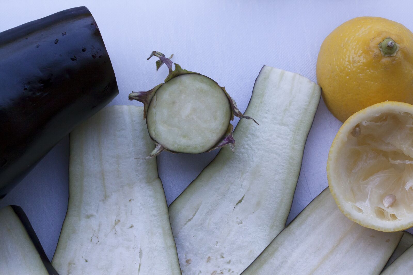 Canon EOS 50D sample photo. Eggplant, sliced, lemon photography