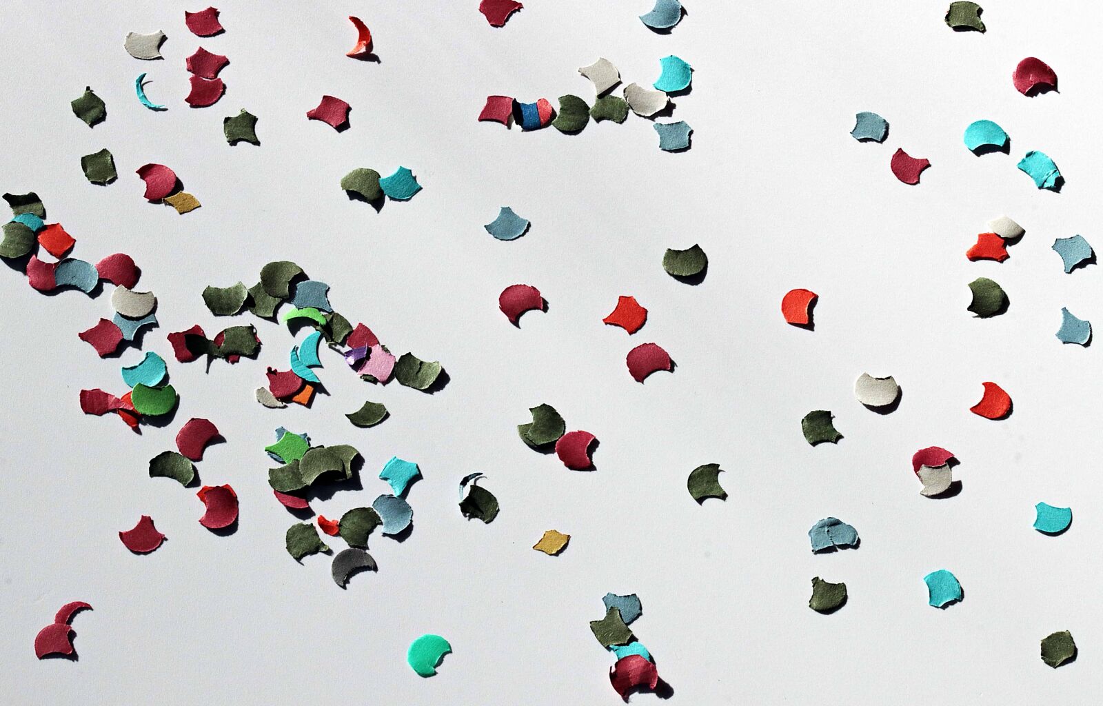 Canon EOS 80D sample photo. Confetti, illustration, paper, colorful photography