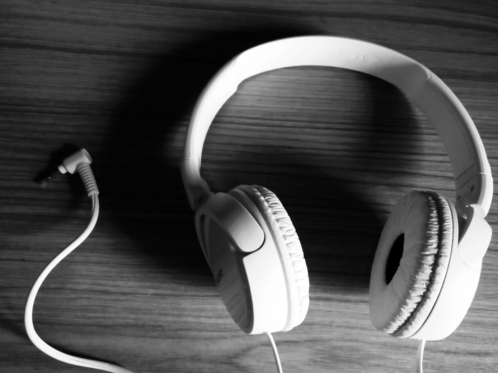 OPPO A37fw sample photo. Black, white, headphone photography