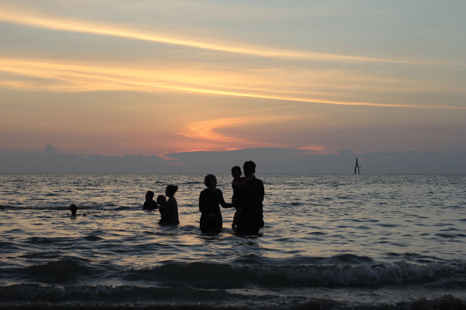 Canon EOS 60D + Canon EF 50mm F1.8 II sample photo. Picnic, beach, vacation photography