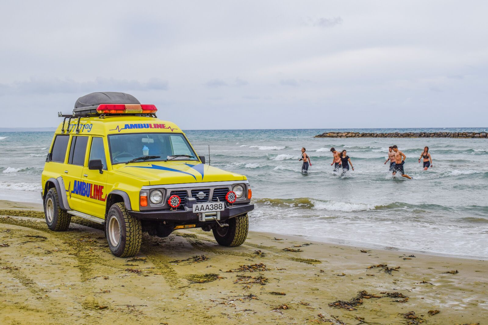 Nikon D3300 sample photo. Ambulance, beach, emergency photography