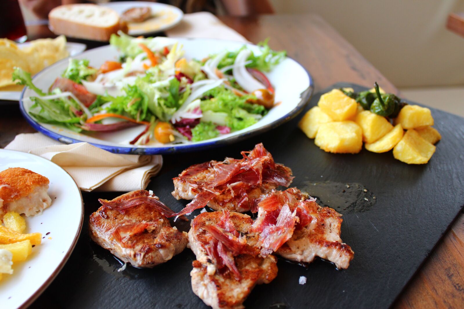 Canon EOS 1300D (EOS Rebel T6 / EOS Kiss X80) sample photo. Food, caprice, tapas photography