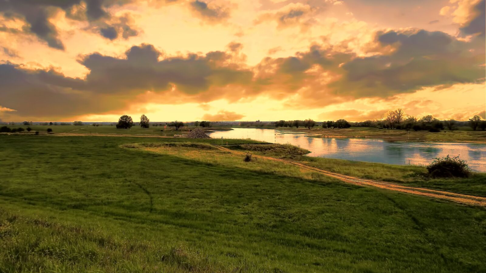 Nikon Coolpix P900 sample photo. River, landscape, sunrise photography
