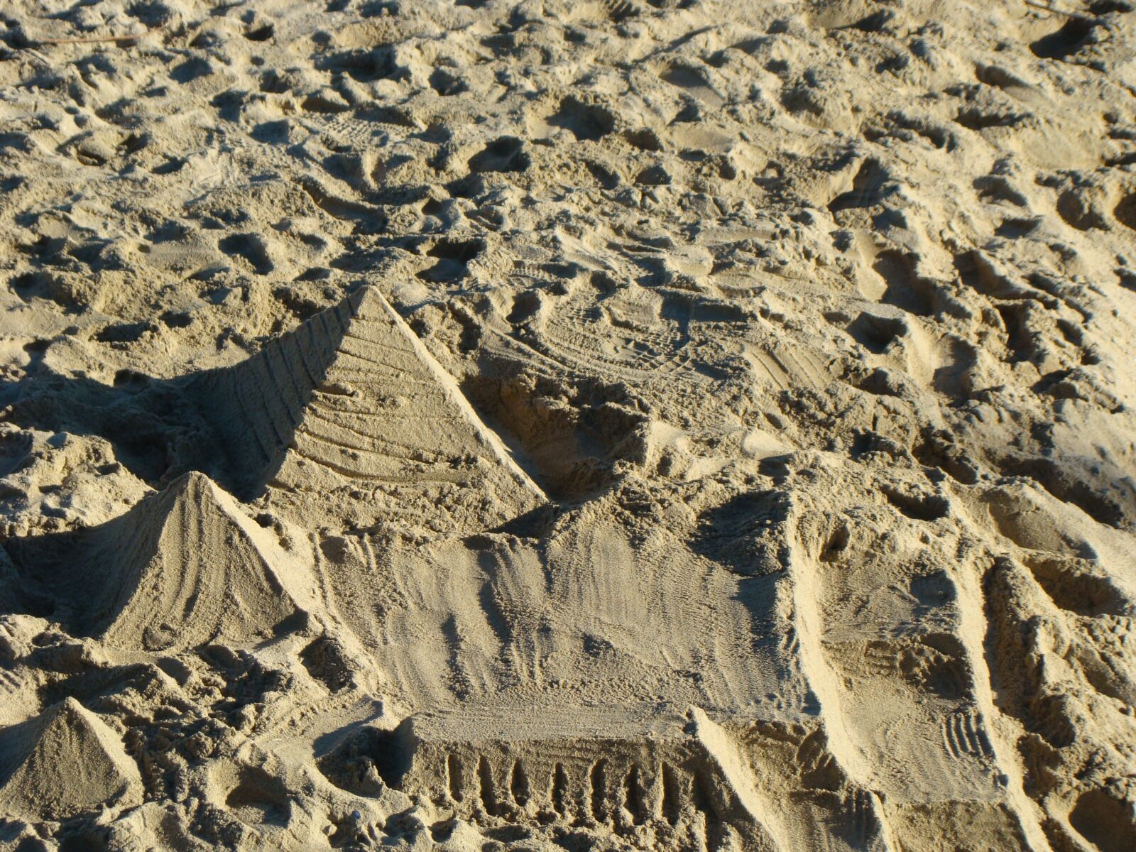 Sony DSC-H7 sample photo. Pyramid, sand castle, huntington photography