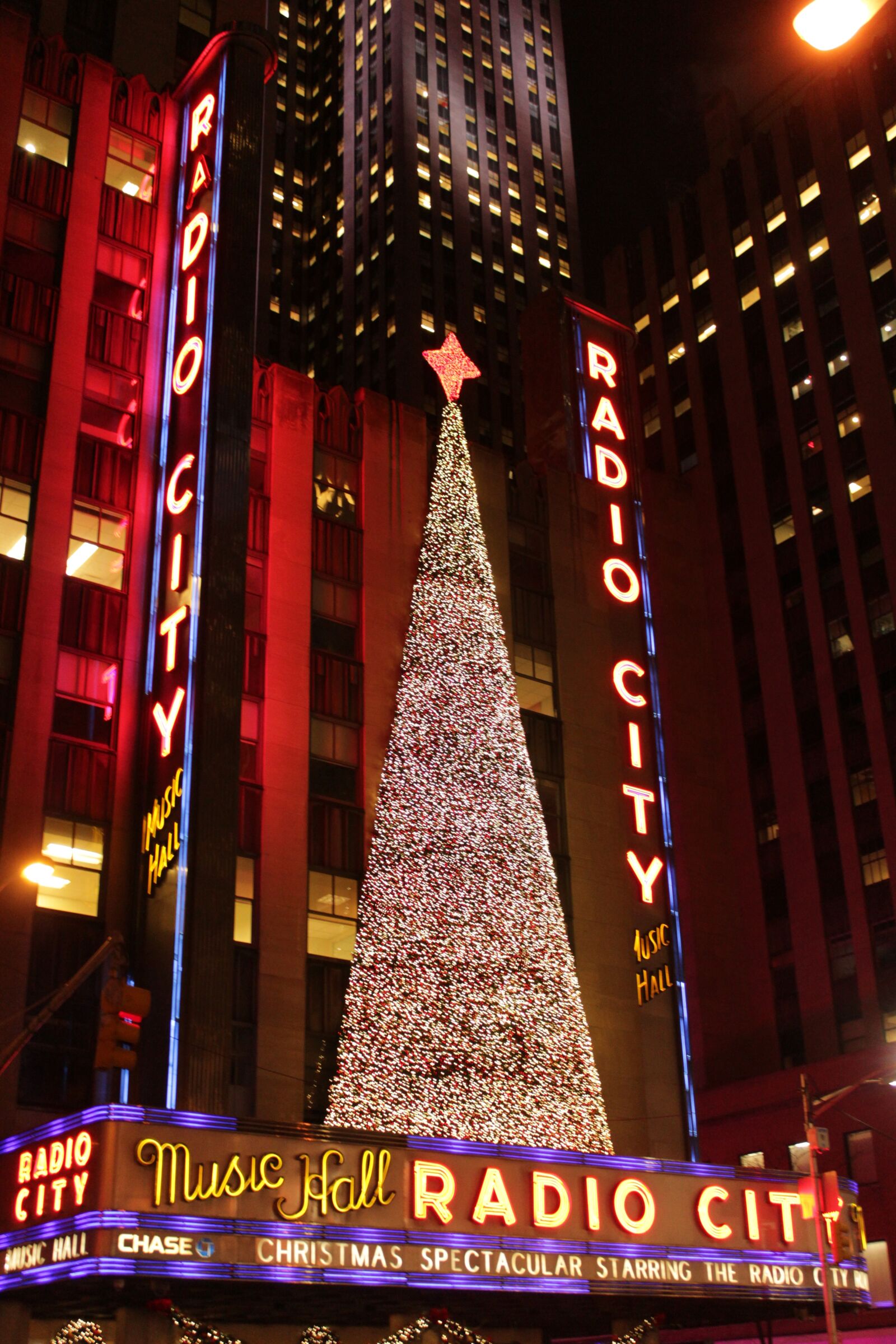 Canon EOS 1200D (EOS Rebel T5 / EOS Kiss X70 / EOS Hi) sample photo. Nyc, night, radio photography