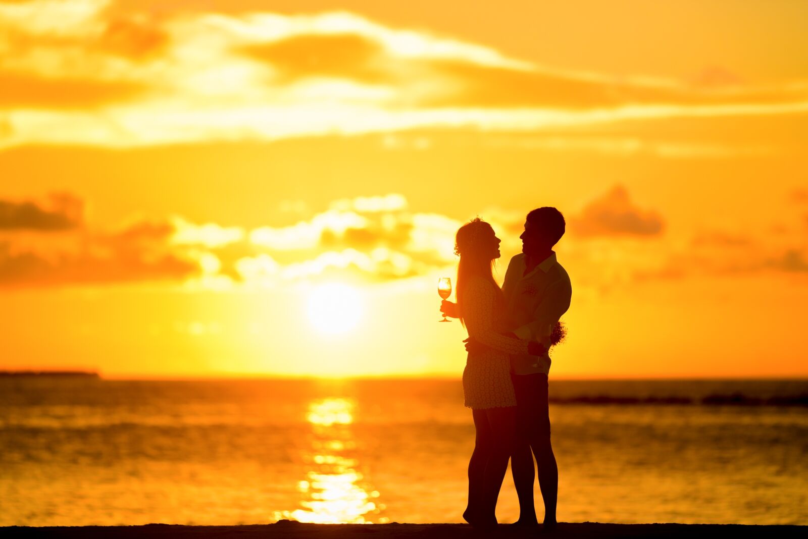 Nikon D750 sample photo. Affection, backlit, beach photography