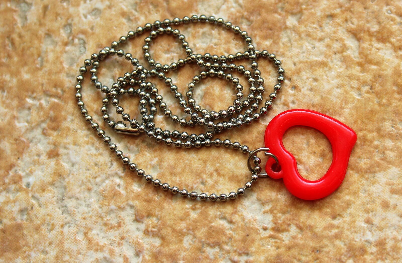 Canon EOS 1200D (EOS Rebel T5 / EOS Kiss X70 / EOS Hi) sample photo. Heart, ornament, jewelry photography