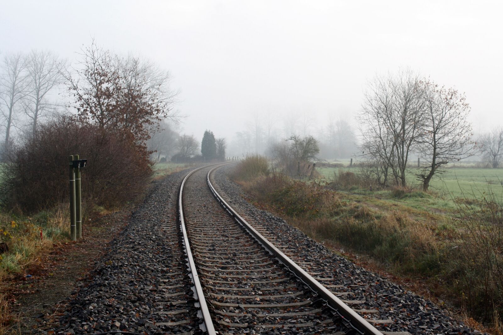 Canon EOS 1000D (EOS Digital Rebel XS / EOS Kiss F) sample photo. Rails, gleise, railroad tracks photography