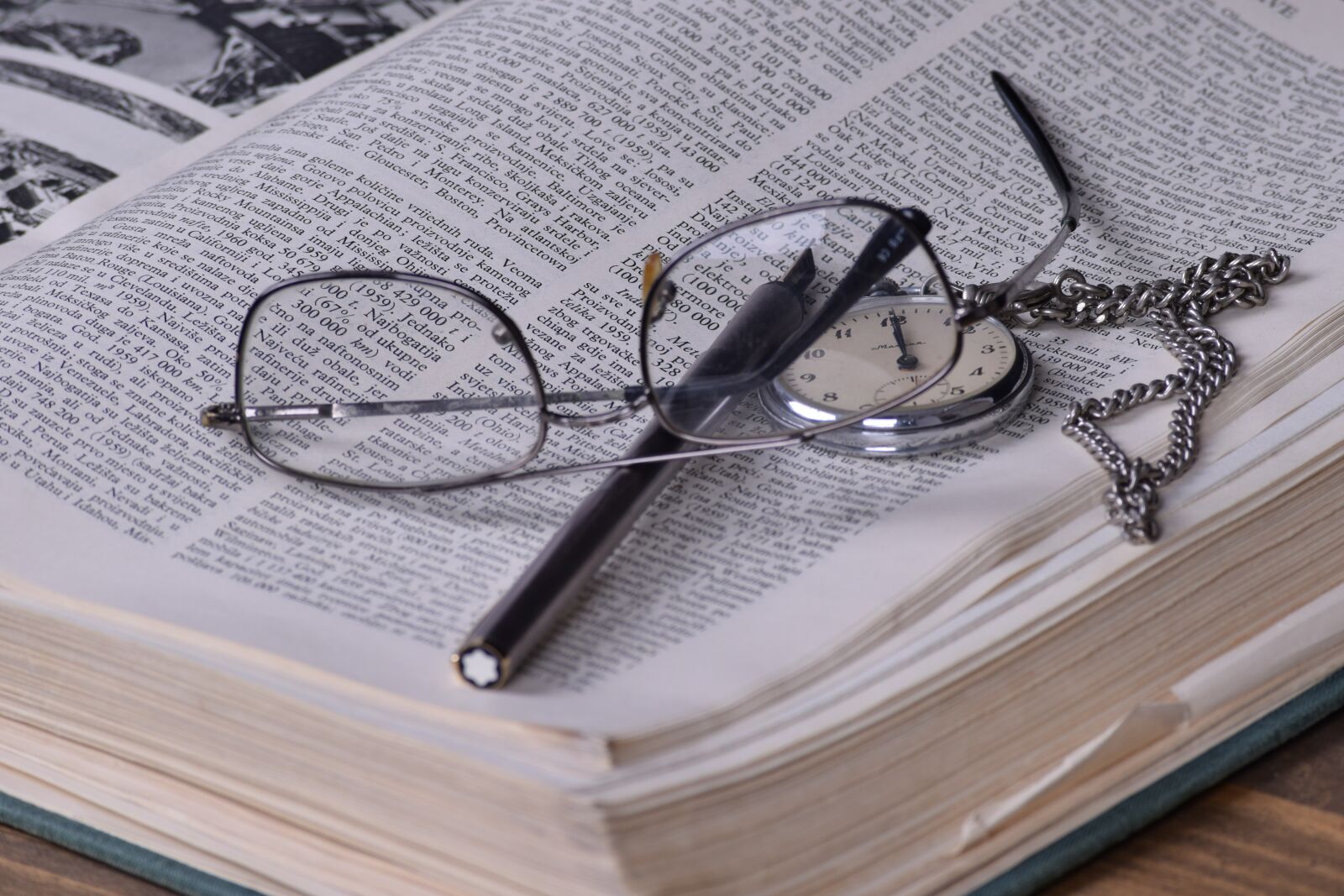 Nikon D3300 sample photo. Books, time, write photography