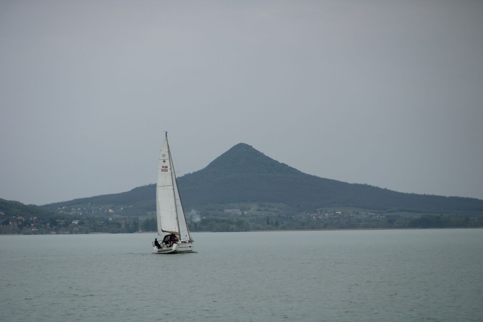 Canon EOS 2000D (EOS Rebel T7 / EOS Kiss X90 / EOS 1500D) sample photo. Landscape, lake, boat photography