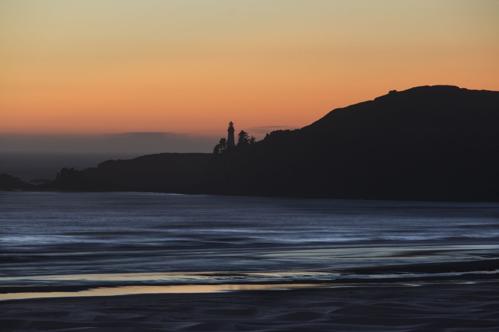 Canon EOS 600D (Rebel EOS T3i / EOS Kiss X5) + Canon EF-S 55-250mm F4-5.6 IS STM sample photo. Sunset, coast, lighthouse photography