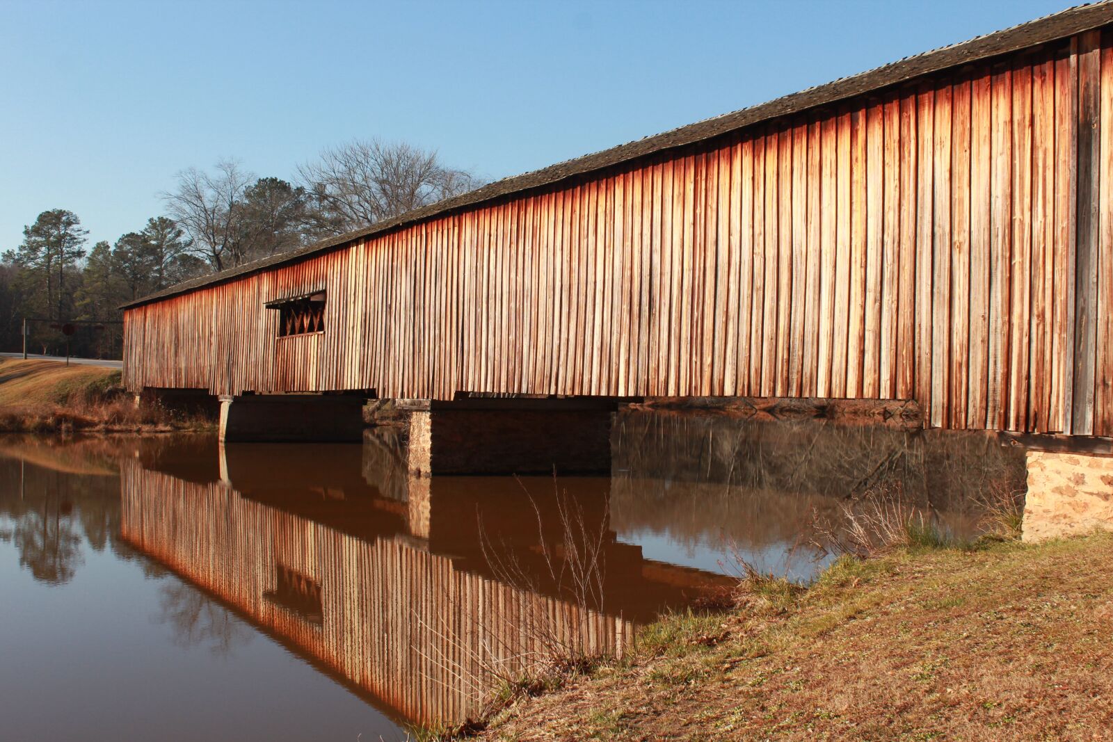 Canon EOS 600D (Rebel EOS T3i / EOS Kiss X5) sample photo. Covered, bridge, reflection photography