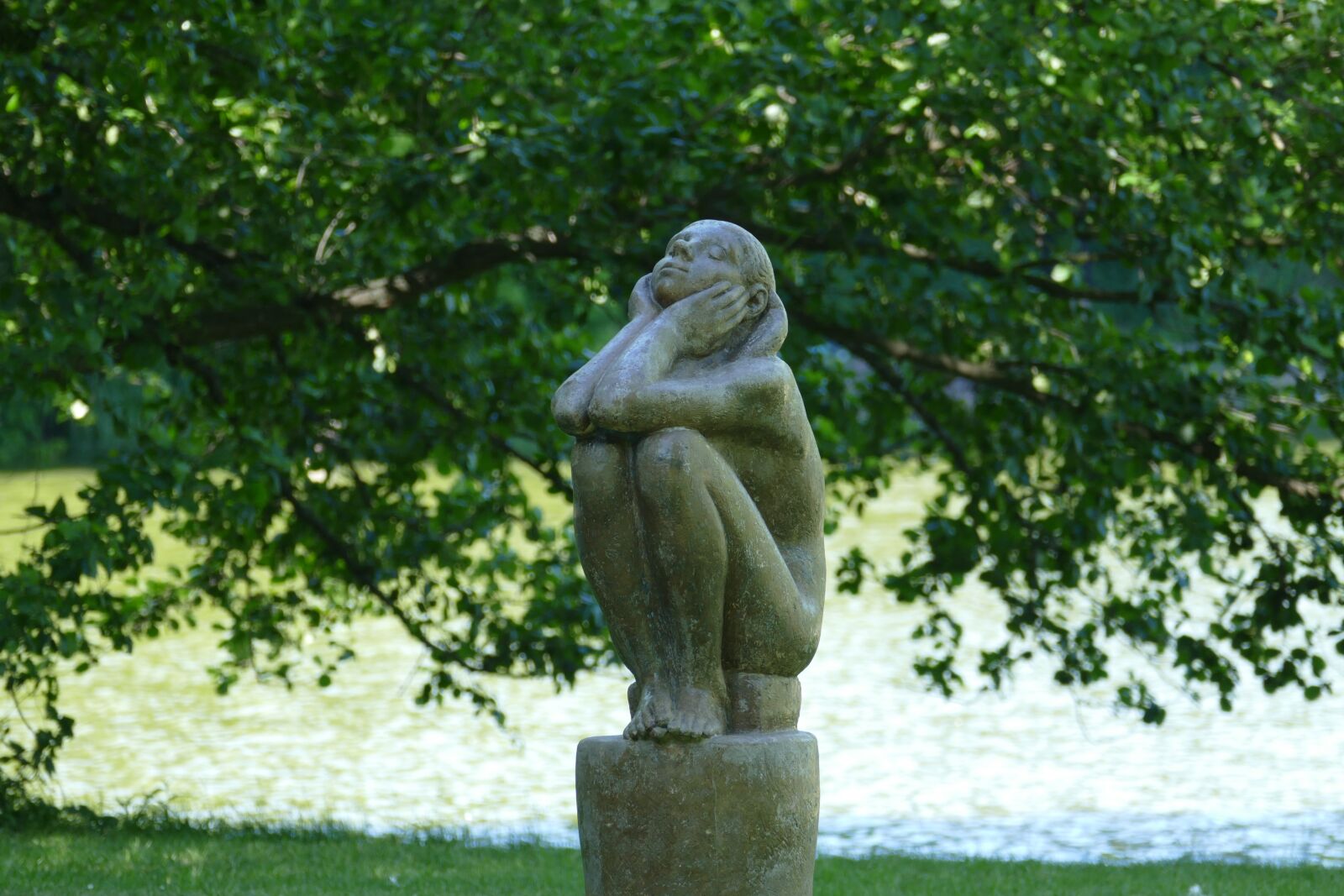 Panasonic Lumix DMC-FZ1000 sample photo. Sculpture, figure, rest photography