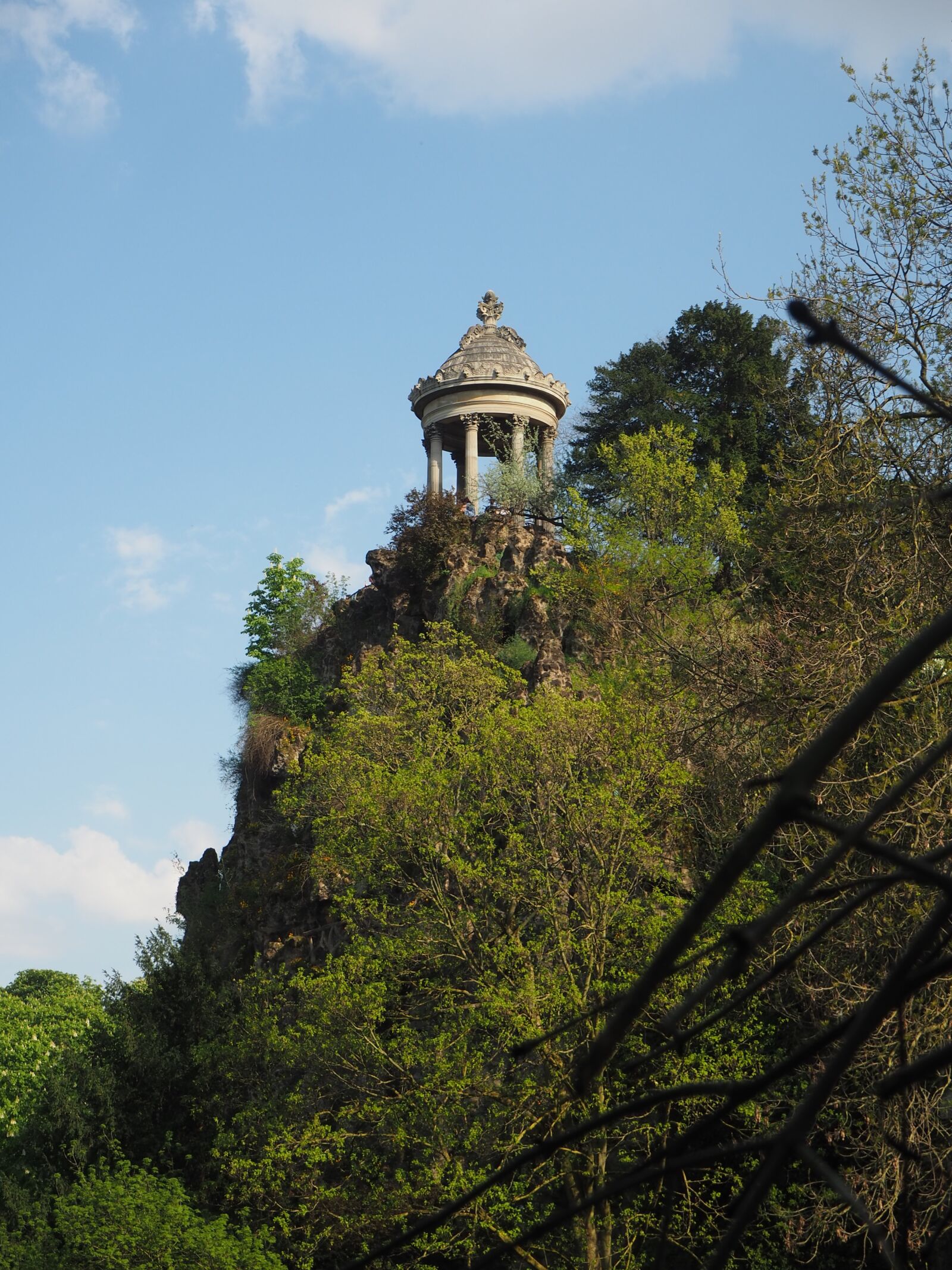 Olympus OM-D E-M10 III sample photo. Temple sybille, parc des photography