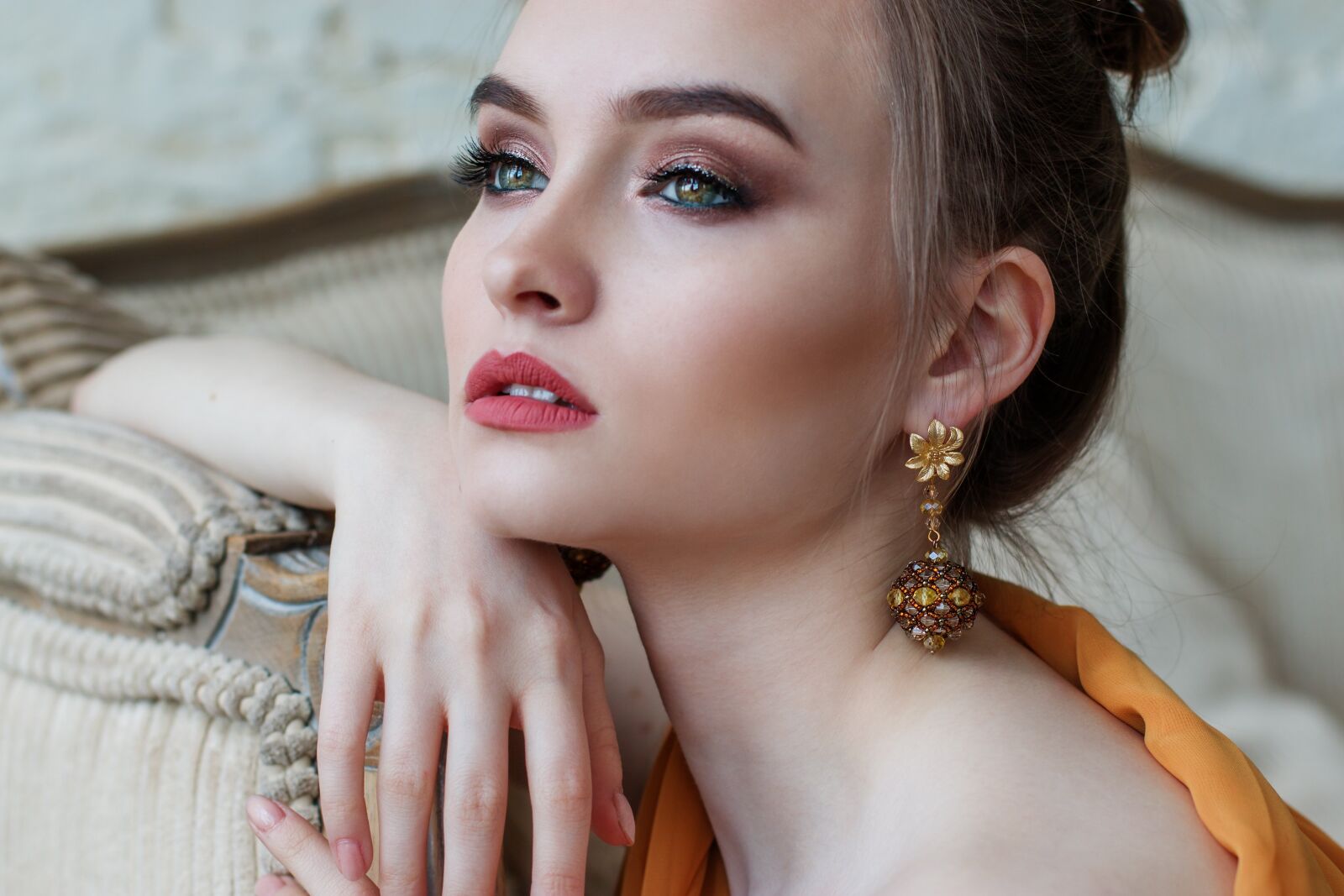 Canon EOS 70D + Canon EF 50mm F1.4 USM sample photo. Girl, makeup, beautiful photography
