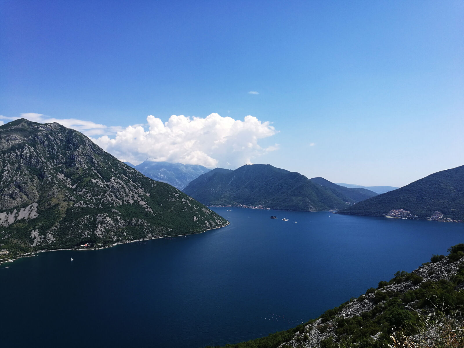 HUAWEI P9 sample photo. Boats, golf, kotor, mountains photography