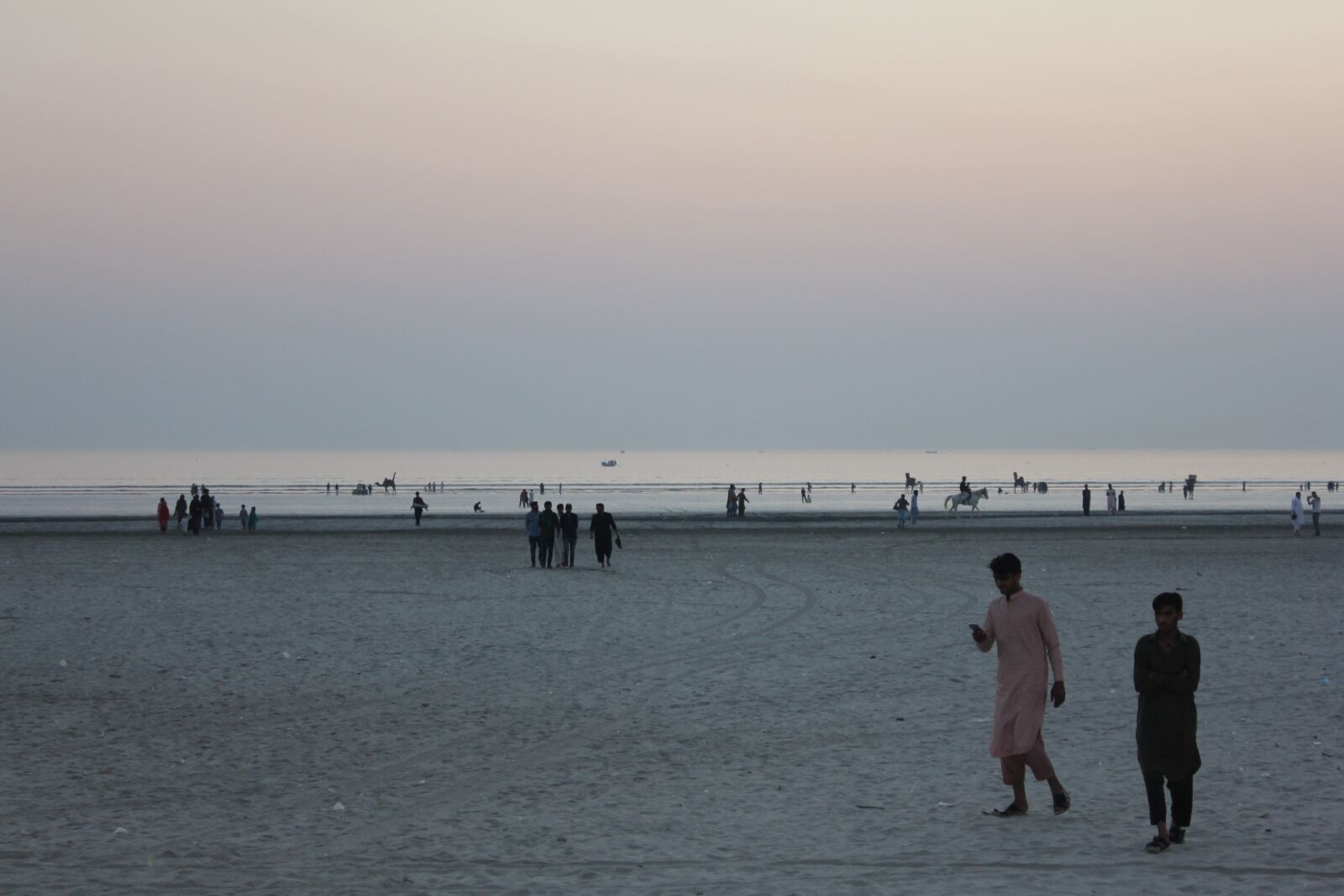 Canon EOS 550D (EOS Rebel T2i / EOS Kiss X4) sample photo. Sunset, beach, seaside photography