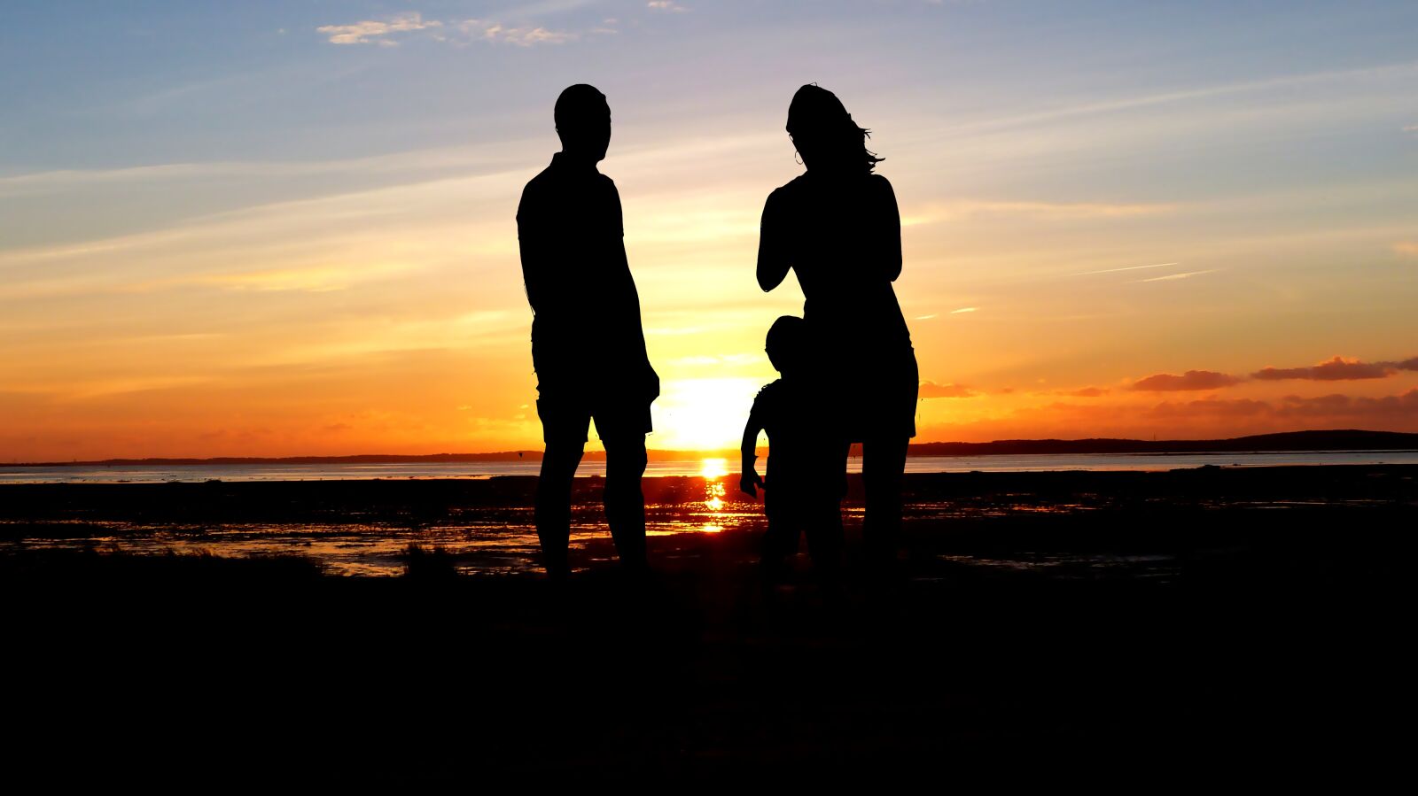 Panasonic Lumix DMC-FZ200 sample photo. Sunset, couple, child photography