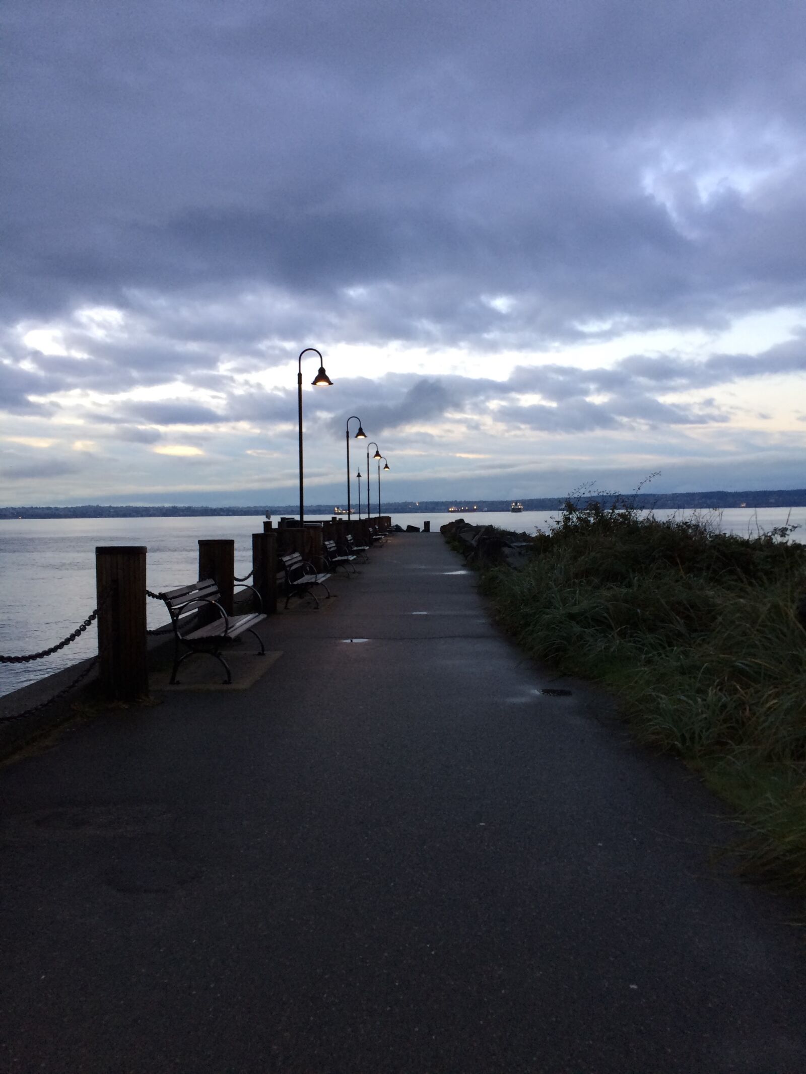 iPhone 5s back camera 4.15mm f/2.2 sample photo. Beach, walk, seawall photography