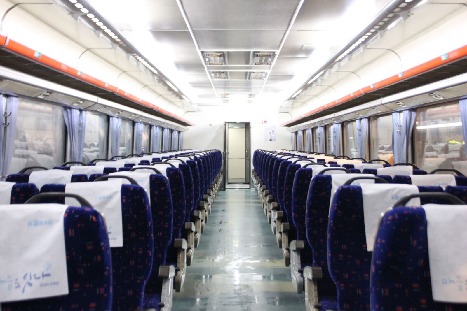 Canon EOS 600D (Rebel EOS T3i / EOS Kiss X5) sample photo. Korea, transportation, train photography