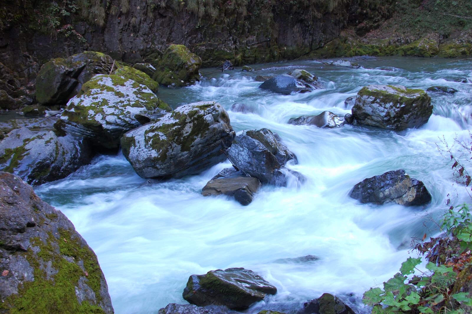 Nikon D40 sample photo. Water, rock, flow photography