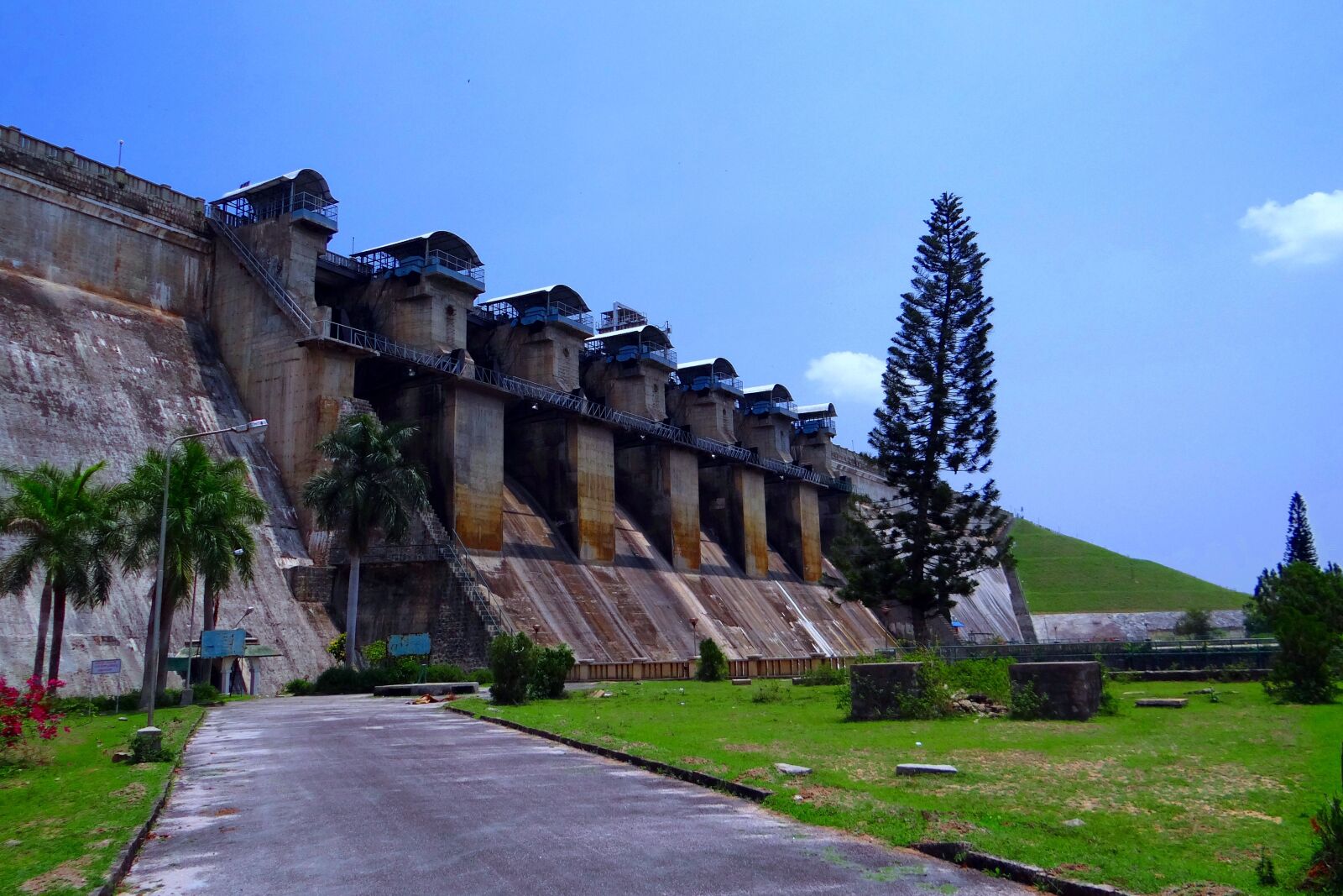 Sony DSC-HX200V sample photo. Dam, hemavathi river, tourist photography