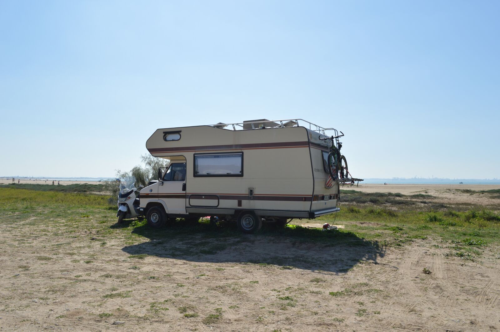 Nikon D3200 sample photo. Machine, motorhome, trailer photography