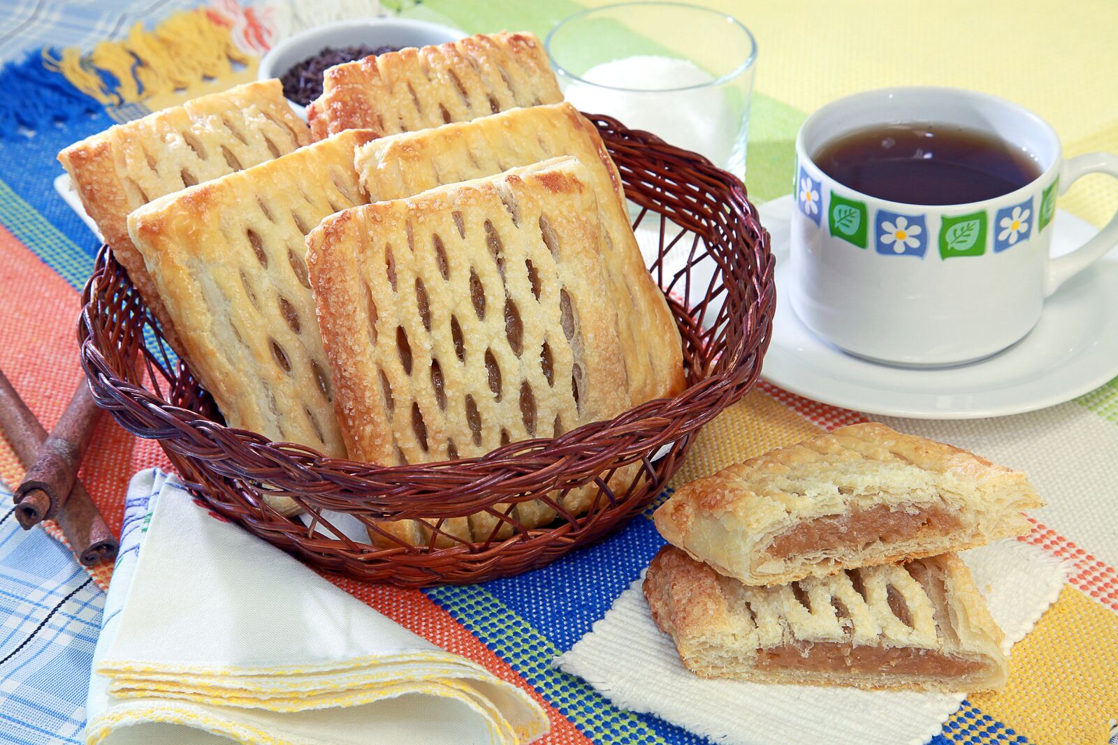 Canon EOS 5D Mark II sample photo. Sweet, puff, food photography