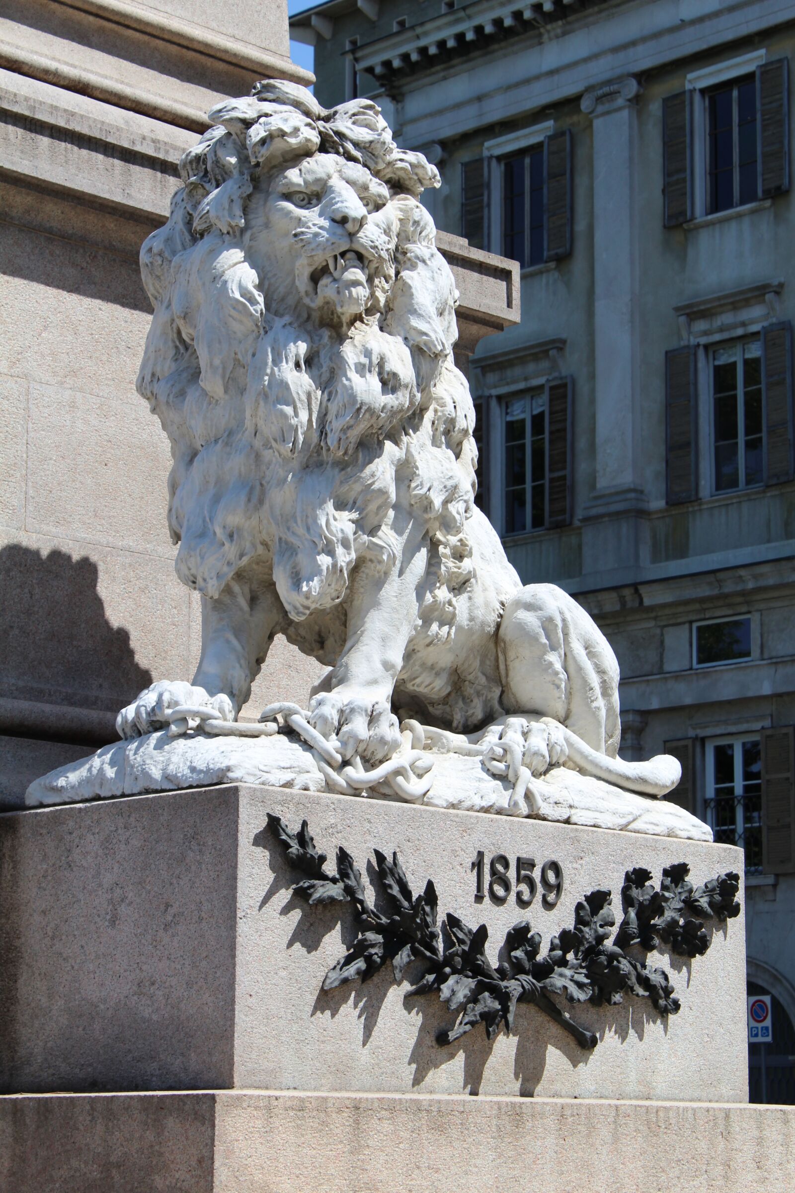 Canon EOS 1200D (EOS Rebel T5 / EOS Kiss X70 / EOS Hi) sample photo. Monument, lion, statue photography
