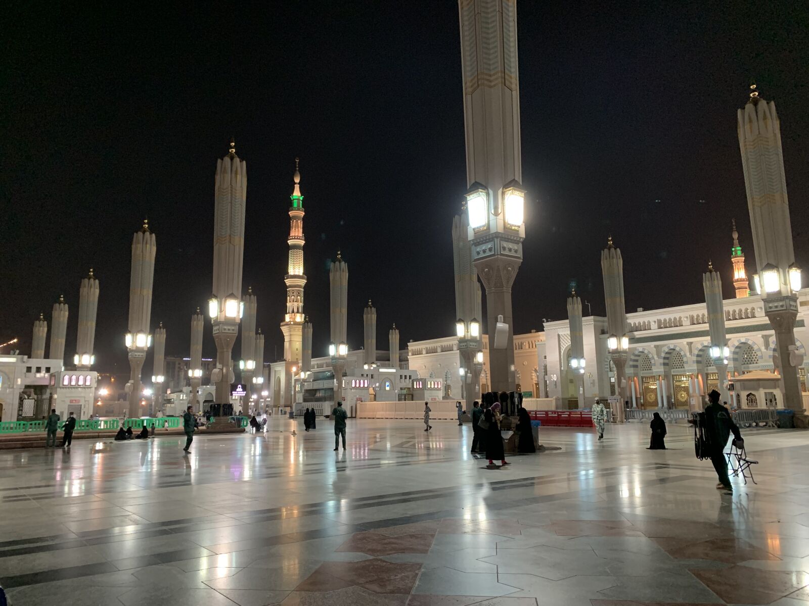 iPhone XR back camera 4.25mm f/1.8 sample photo. Medina, hajj, muhammad photography