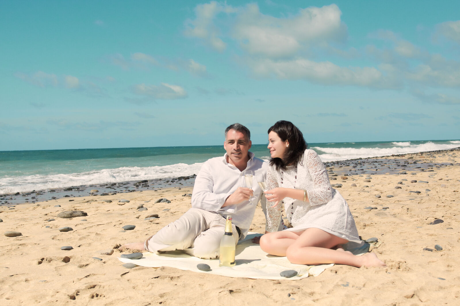 Canon EOS 50D sample photo. Adult, affectionate, alcohol, beach photography