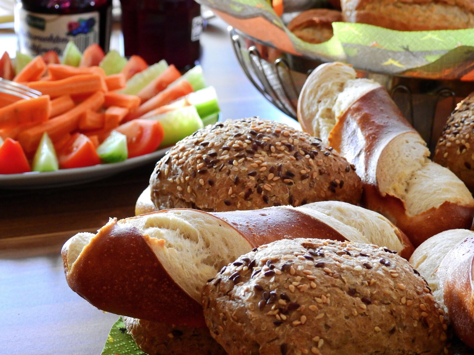 Nikon Coolpix P900 sample photo. Dine, eat, bread photography
