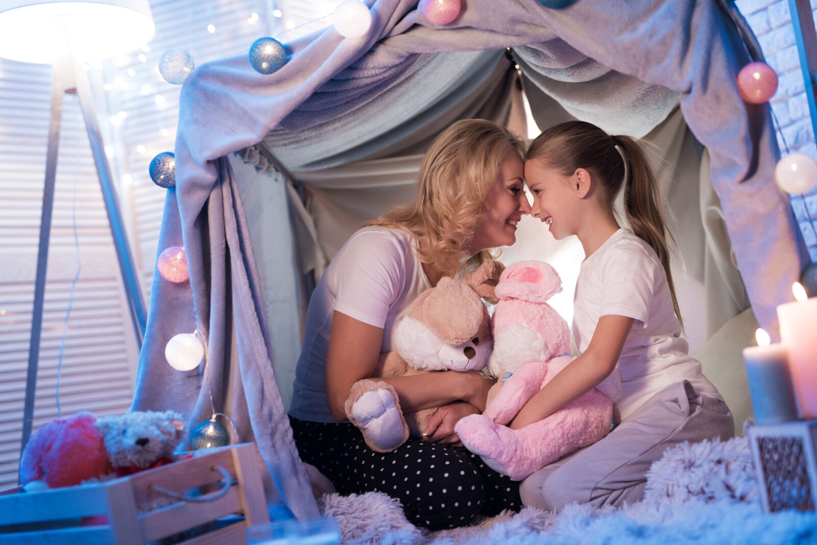 Nikon D810 sample photo. Blanket, fort, girl photography