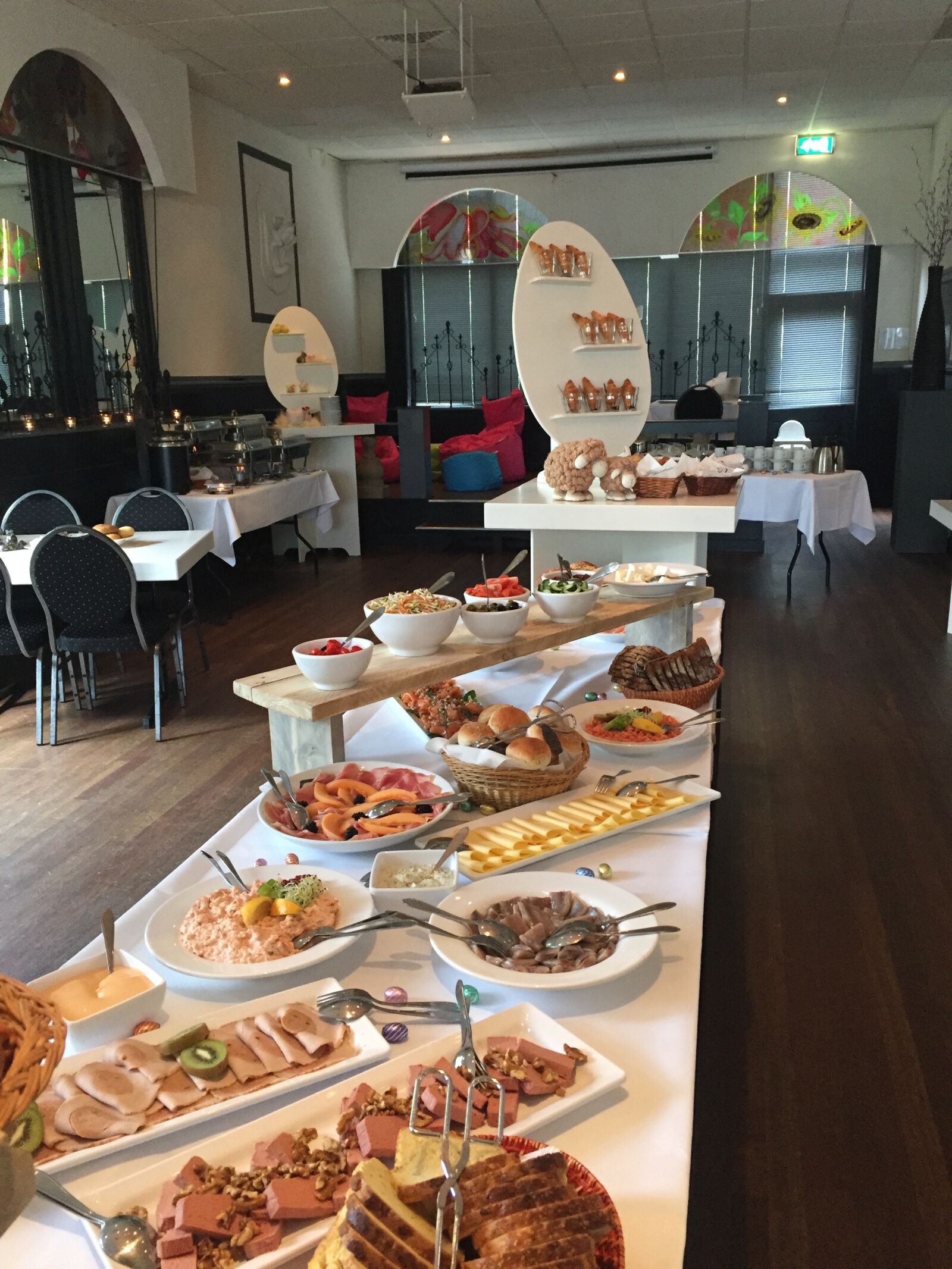 iPhone 6 back camera 4.15mm f/2.2 sample photo. Pasen, brunch, buffet photography