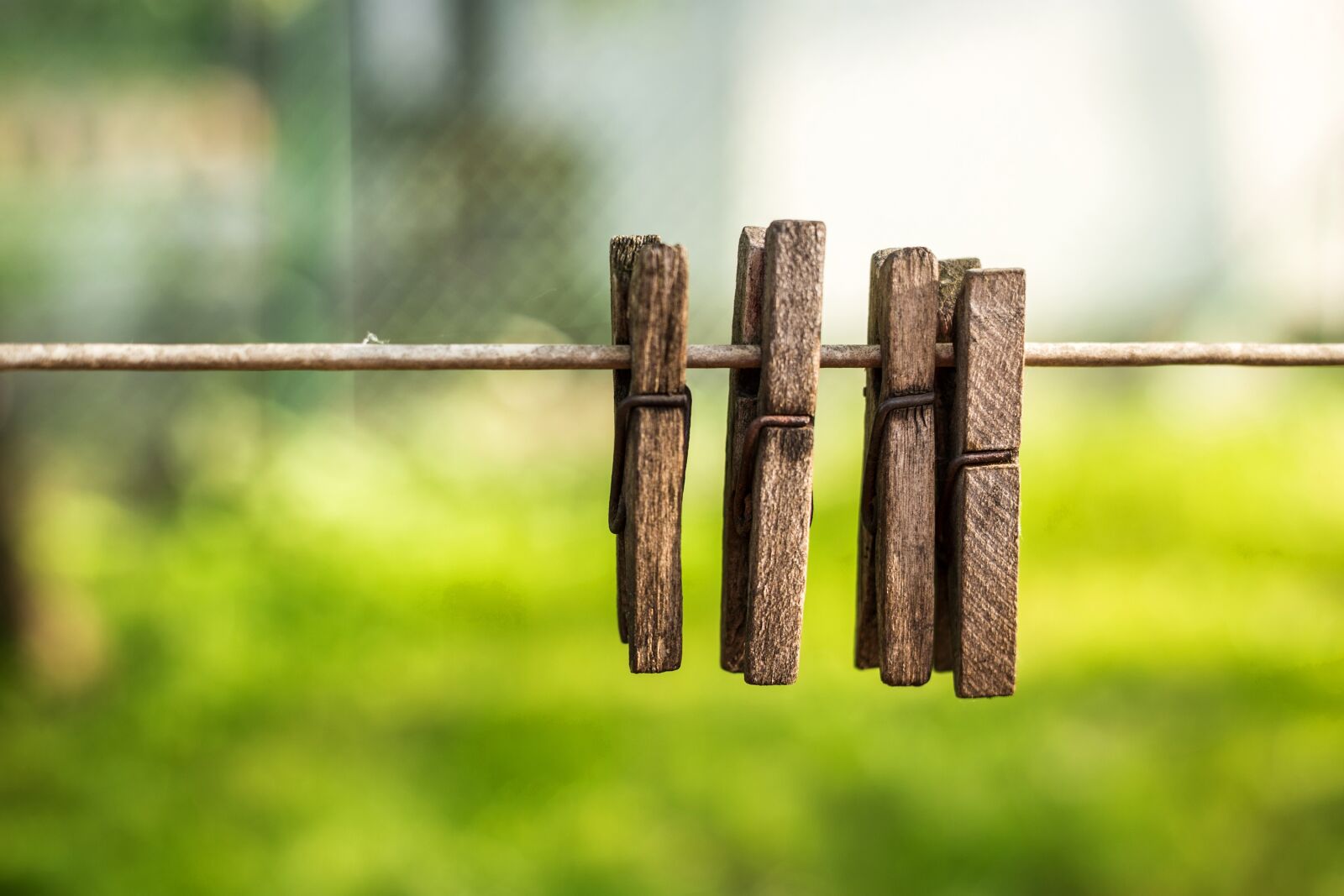 Canon EF 50mm F1.8 II sample photo. Pin, clothespins, wood photography