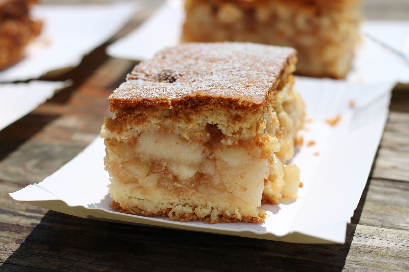 Canon EOS 700D (EOS Rebel T5i / EOS Kiss X7i) + Canon EF 50mm F1.8 STM sample photo. Apple pie, cake, apples photography