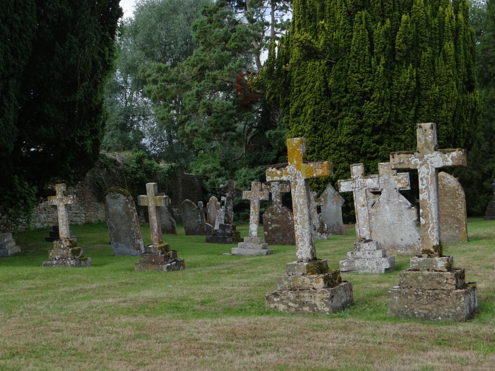Sony Cyber-shot DSC-HX100V sample photo. Cemetery, grave, antique photography